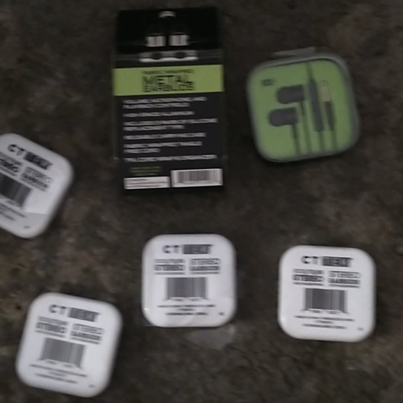 Earbuds - Picture 3 of 3